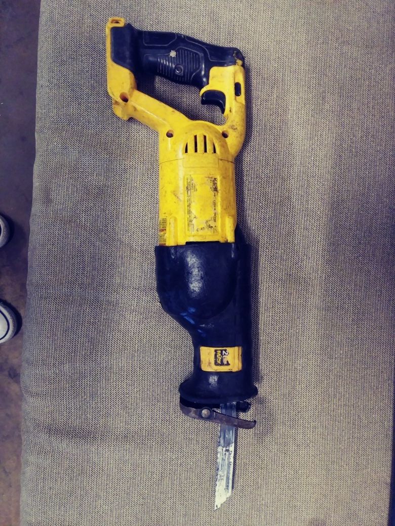 Saw saw dealt 20 v.