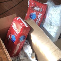 Size 1 Different Diapers , 162 Diapers Never Been Used 