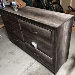 Dresser 