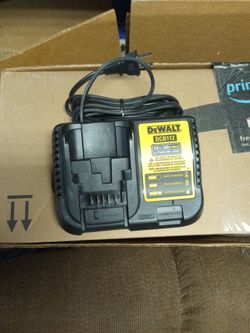 BRAND NEW NEVER USED DEWALT 12 VOLT 20 VOLT MAX CHARGER