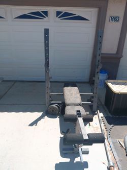 Bench press golds gym