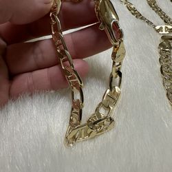 Brazalete $35.  Necklace. $45.     Set Of 2. $75.    Gold Plated.    14k.    😊No Real Gold