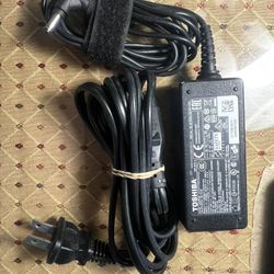Toshiba 19v Genuine Laptop AC Adapter PA5192U-1ACA