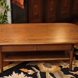 Beautiful Mid Century Modern Walnut Coffee Table - Like New!