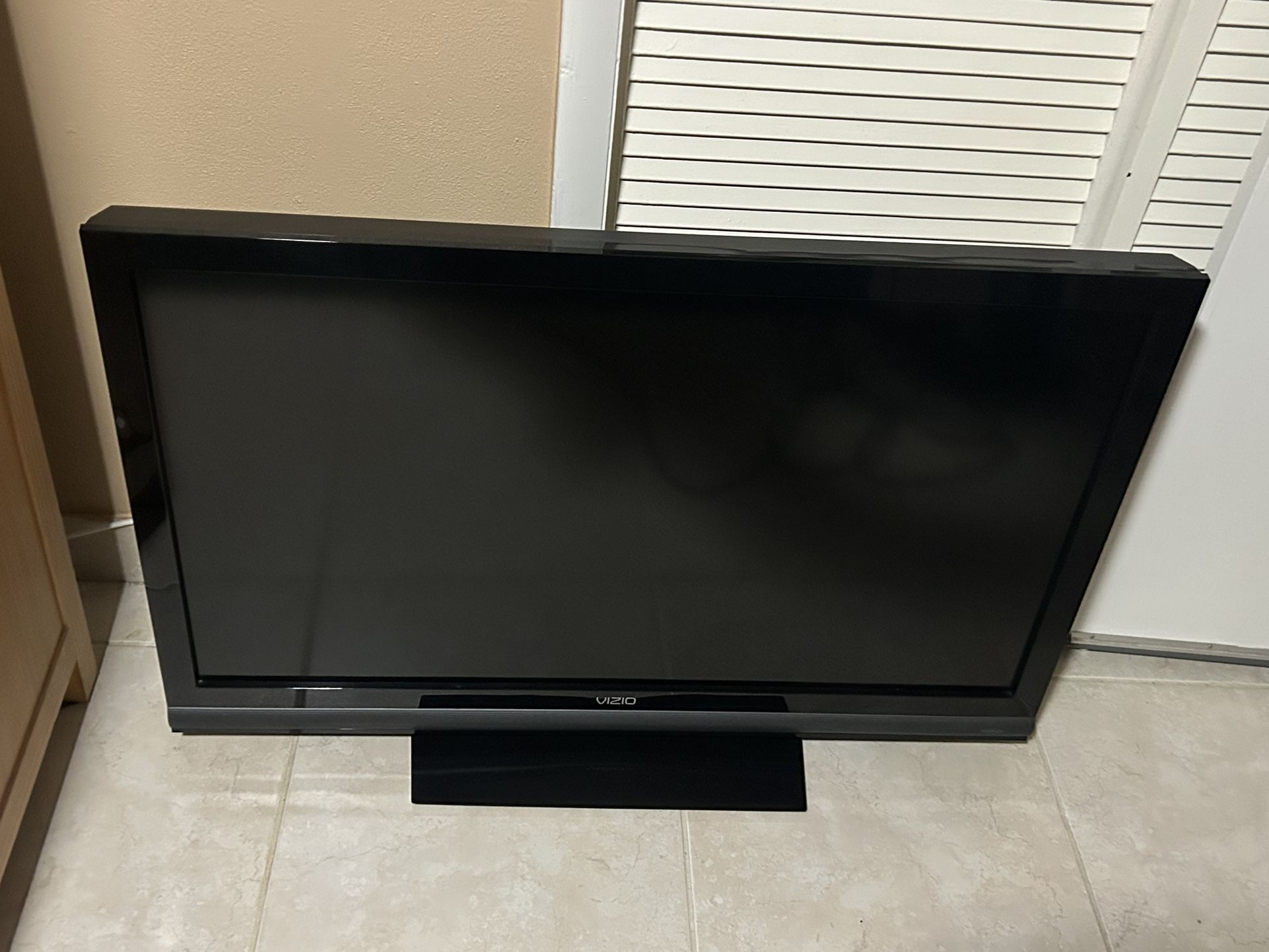 Vizio LCD 42” TV