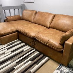 Genuine leather Emilia Caramel 3-Piece Sectional Sofa
Ashley Furniture