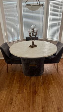 Breakfast table and 4 chairs