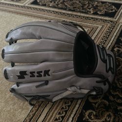 SSK Z9 Maestro Glove 11.75
