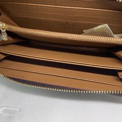 Louis Vuitton Zippy Wallet