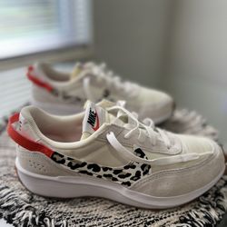 Women’s Nike Waffle Debut Retros 