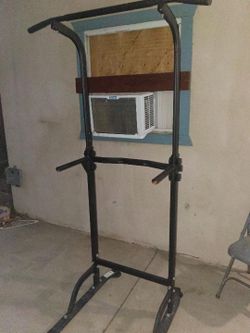 Pull up stand