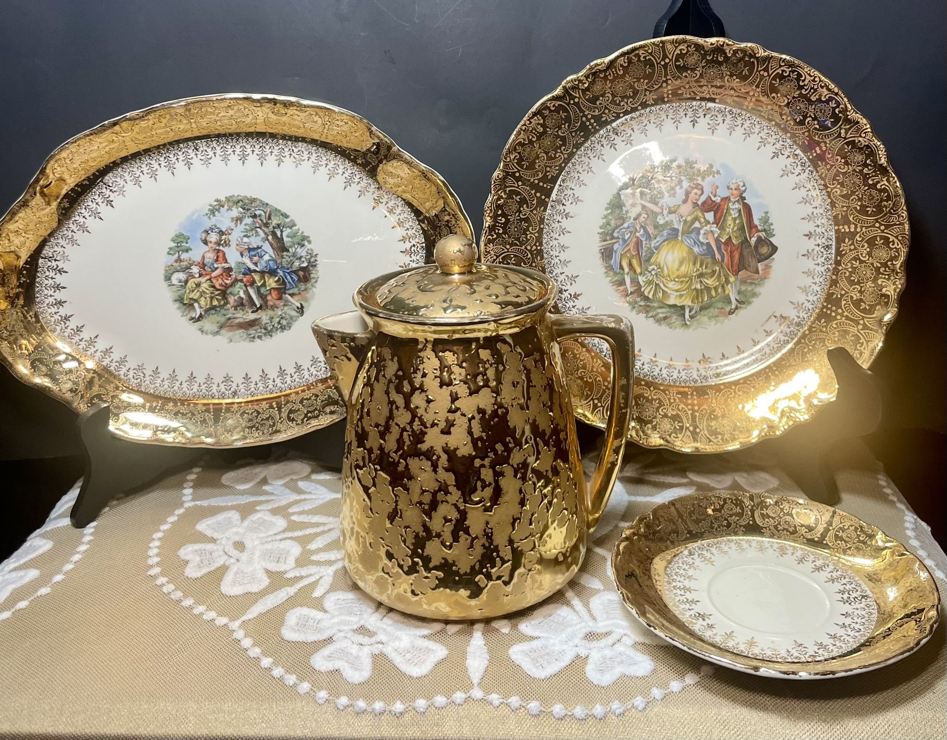 PENDING PU: Raddison WS George Warranted HK China 22K Gold Plate Set. Tea Pot & Saucer