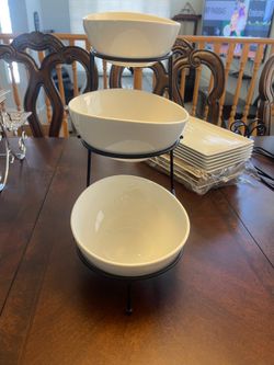 3 tiered serving with bowls