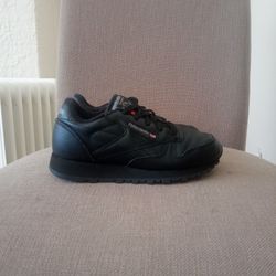 Kids Reebok Black- Size 10.5 