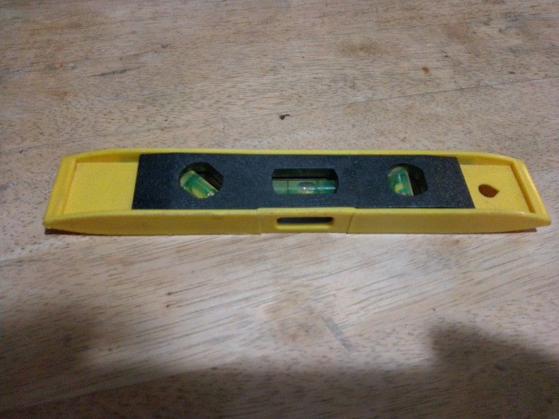 Torpedo Spirit Level With Vertical Horizontal And 45 Degree Vials And Magnetic Base 9 Inches.