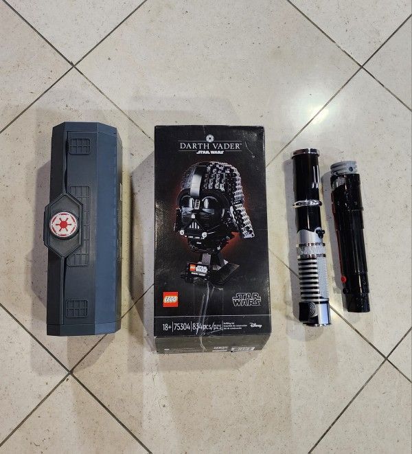 Disney Lego Star Wars Darth Vader Bust Lightsabers & Light up Case Bundle Lot