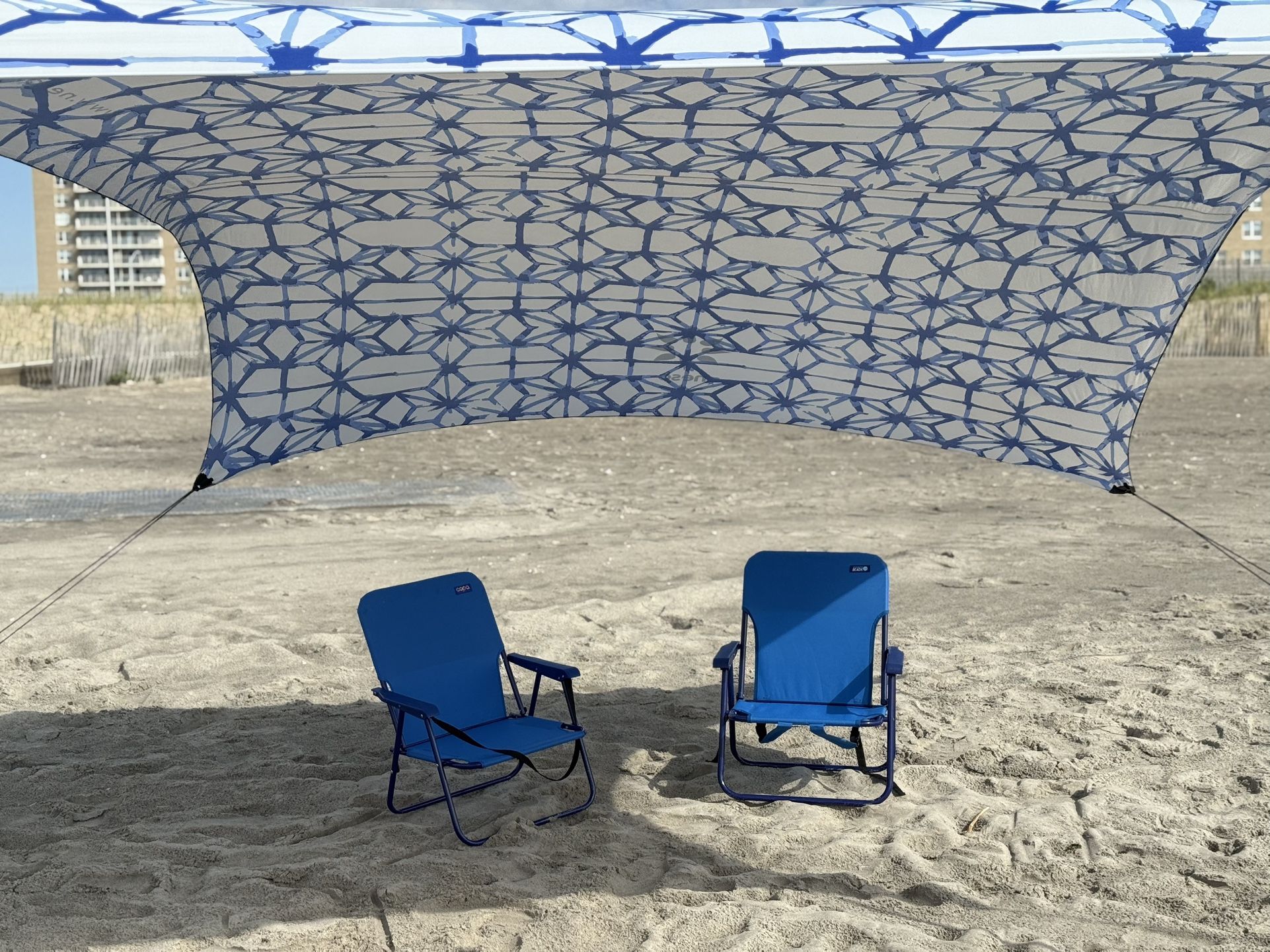 Neso Grande Tent, IGLOO Cooler And 4 Copa Folding Beach Chairs