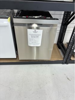 BEAT THE HEAT🔥 GET THE DEAL😎 SAVE $800 OFF MSRP on a SMART Top Control Dishwasher