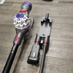 Dyson V8 Cordless Vacuum 