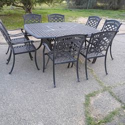 Outdoor Furniture Table And 8 Chairs 