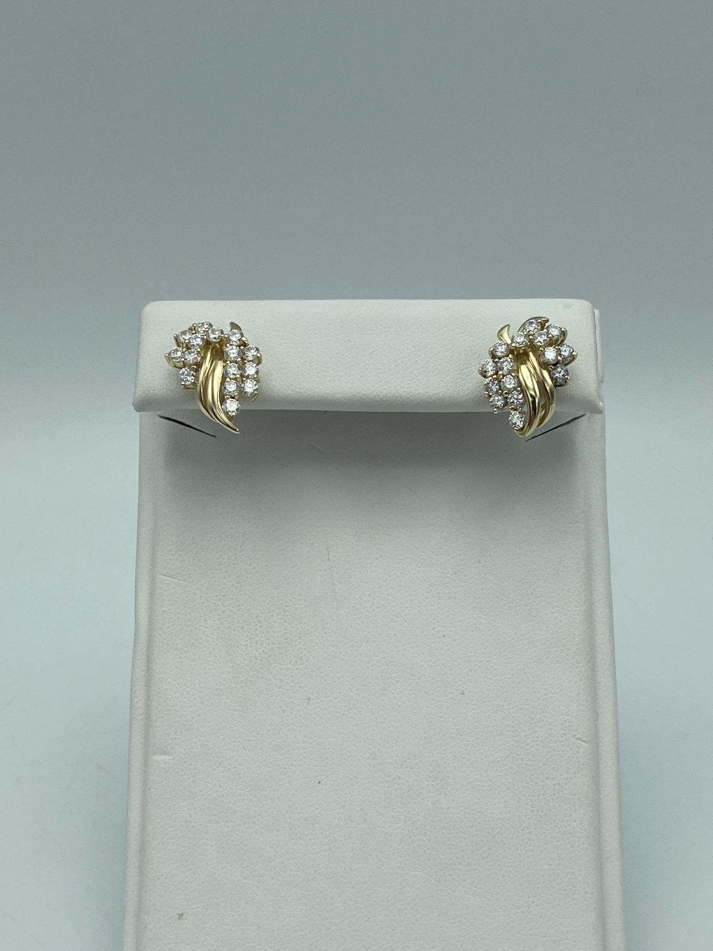 14kt Yellow Gold 1.25cttw Diamond Earrings
