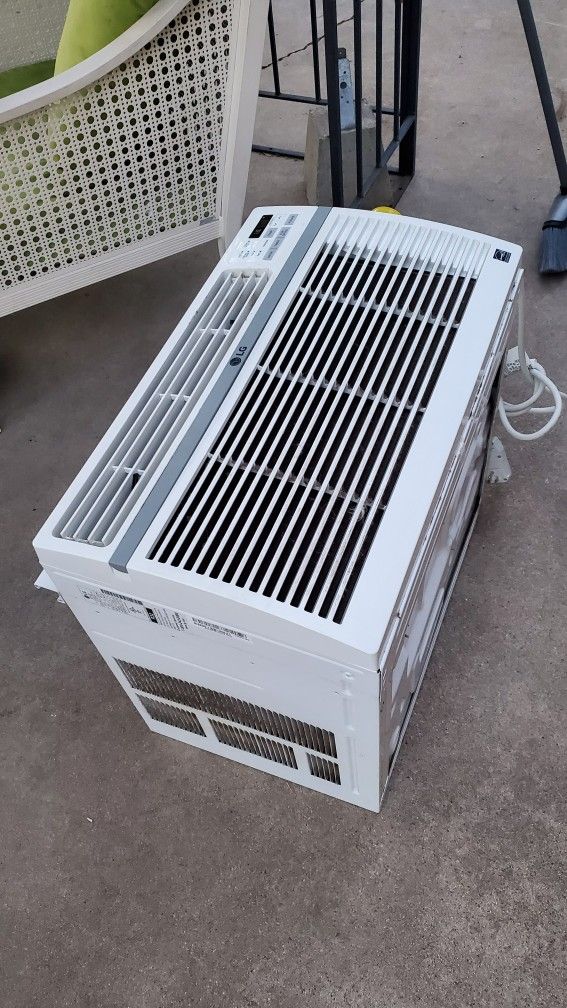 12,000 btu LG Air Conditioner