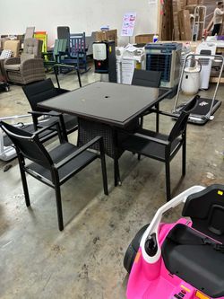Dining set 4 chairs and a table