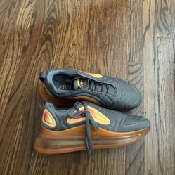 Nike Air Max 720  Gunsmoke / Fuel Orange