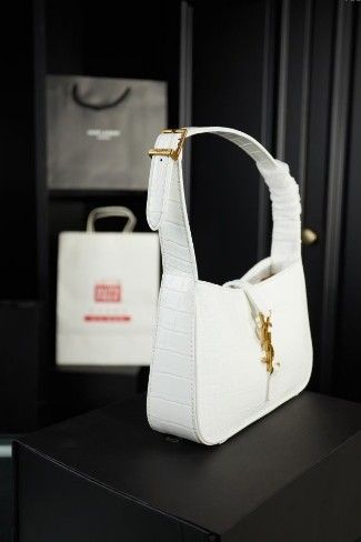 Platinum Hobo Underarm Bag Simple, elegant and beautiful