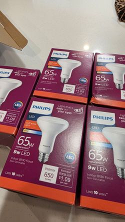Philips BR30 LED 650 lumen Light Bulbs – New & Used – 36 Bulbs + 31 Trim Rings
