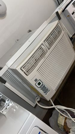 Ac unit 10000 BTU works great super cold