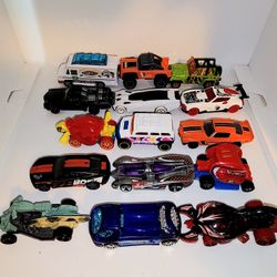 lot of 15 diecast / plastic cars vehicles Hot Wheels Matchbox or similar 