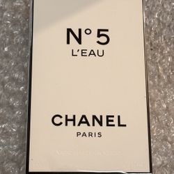 Chanel leau 