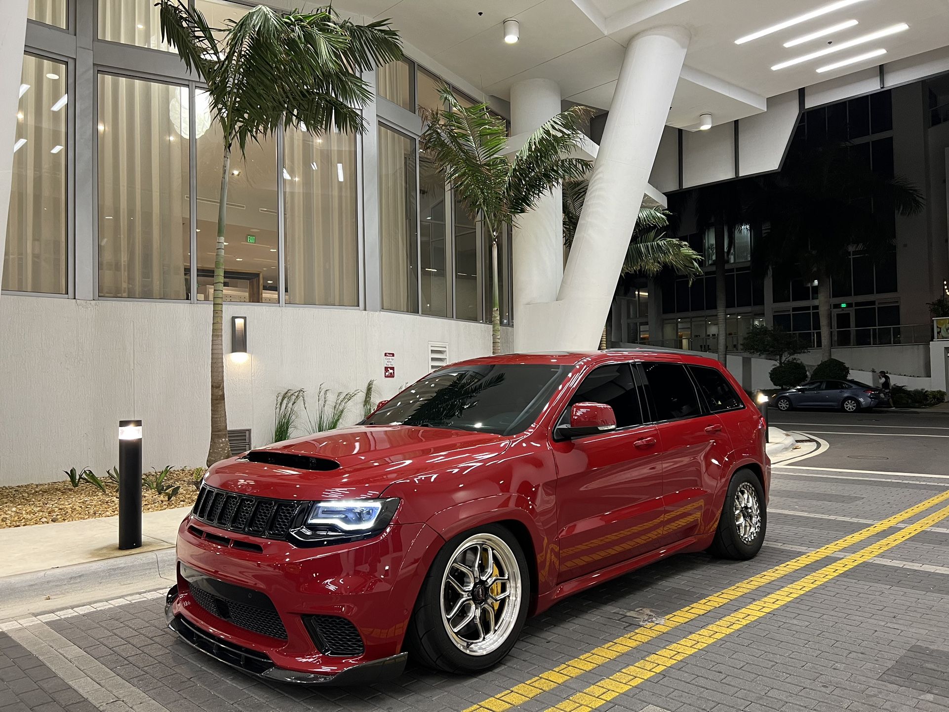 Jeep grand cherokee trackhawk hellcat Infiniti/lexus/cadillac/bmw