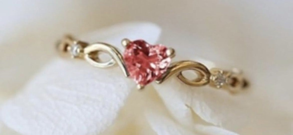 πNEWπ Simple & Elegant Heart-Shaped Twisted Band Ring (sz: 8)