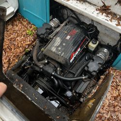 5.7 L Boat Motor And Outdrive / Rigging Etc 