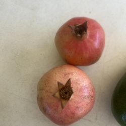 Pomegranates/ Granadas 