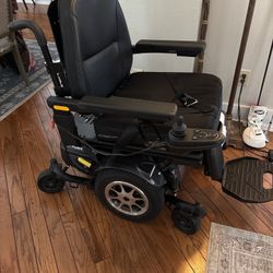 MAKE ANY REASONABLE OFFER 2024 Power Wheelchair – Merits Vision Ultra P325 – Tilt, NEW Batteries, Like New