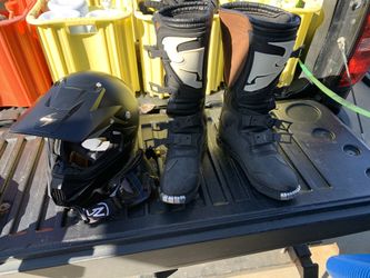 Helmet, goggles BOOTS ARE NOT AVAILABLE