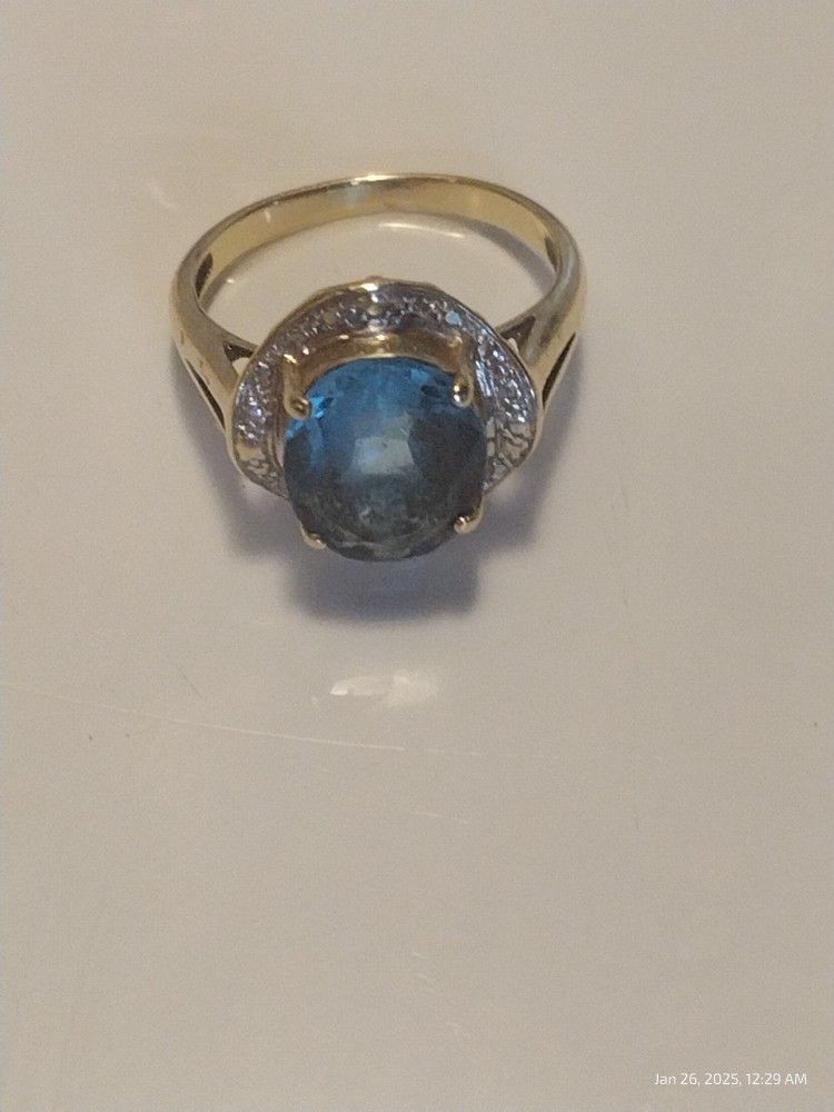10k Yellow Gold Ring W/ Aquamarine Stone
