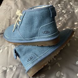 New neumel Ugg woman’s boots, size 8