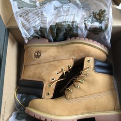 Women’s Timberland Boots *NEW IN BOX* Womens Size 8