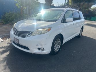 2012 Toyota Sienna Minivan with Roof Rack