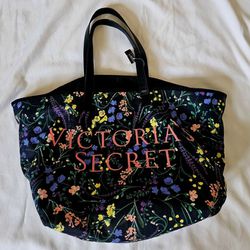 Victoria's Secret Floral Tote Bag NWT for Sale in Spokane, WA - OfferUp