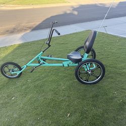 Slingshot trike bicycle