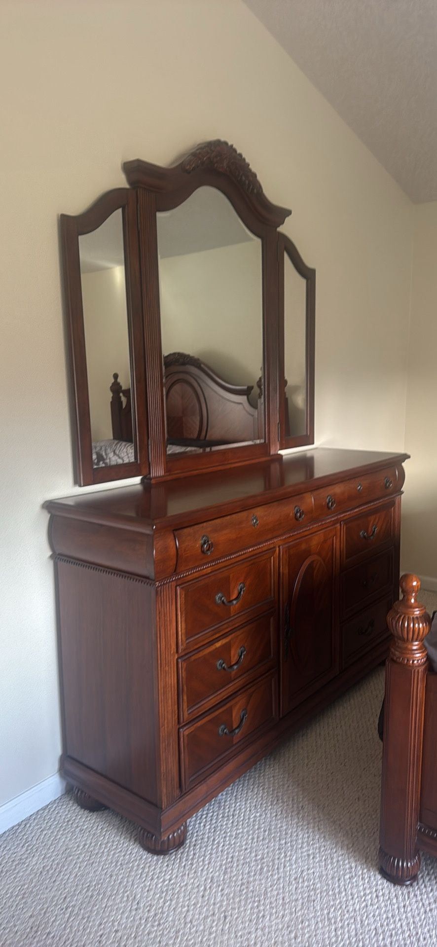 Bedroom Set - Queen Size 