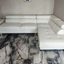 New 105x77 Leather Sectional Couch / Free Delivery 