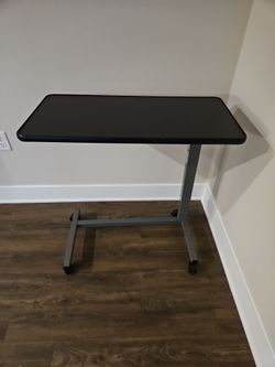 Adjustable desk / table