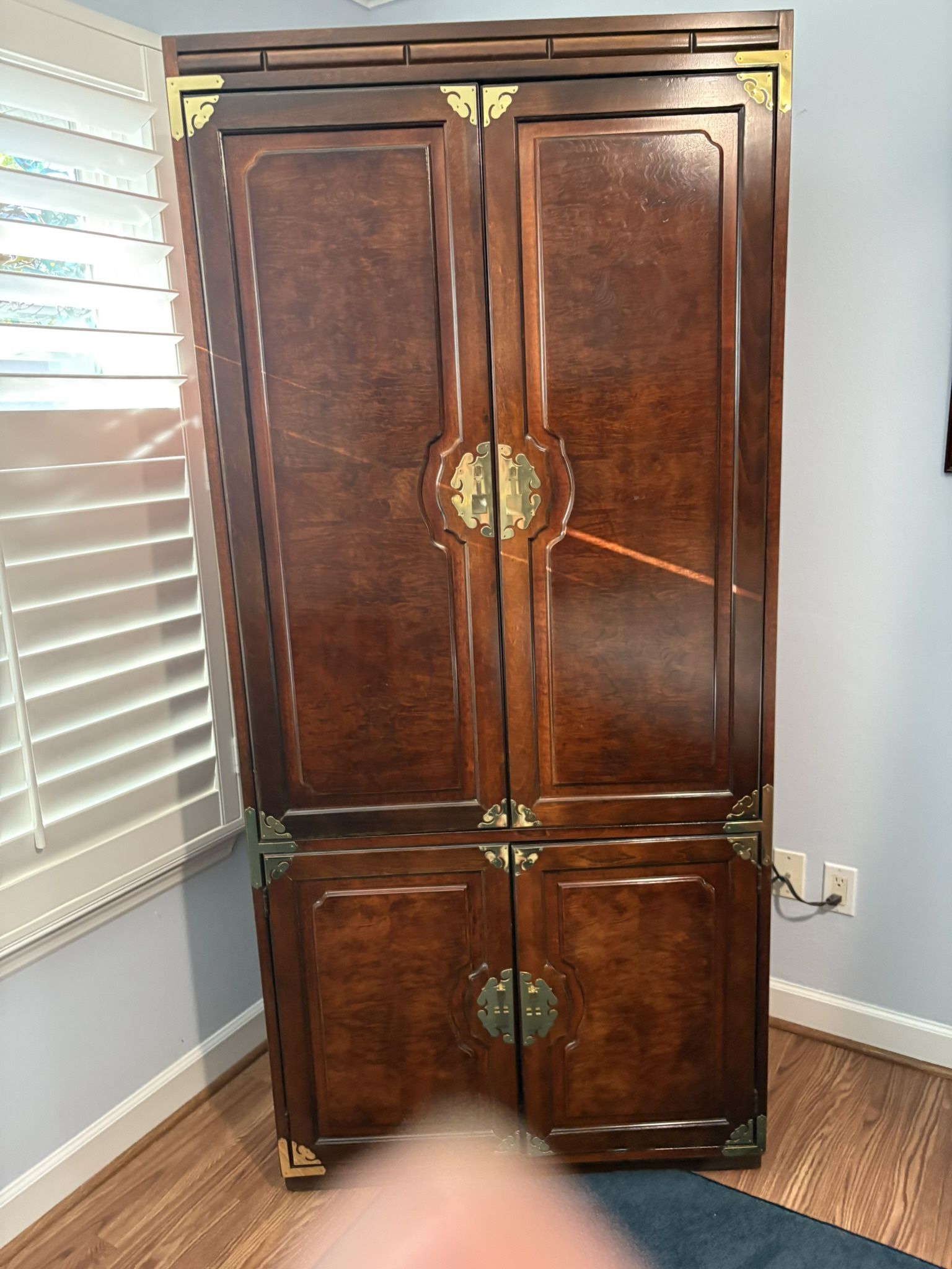 TV Cabinet/Armoire