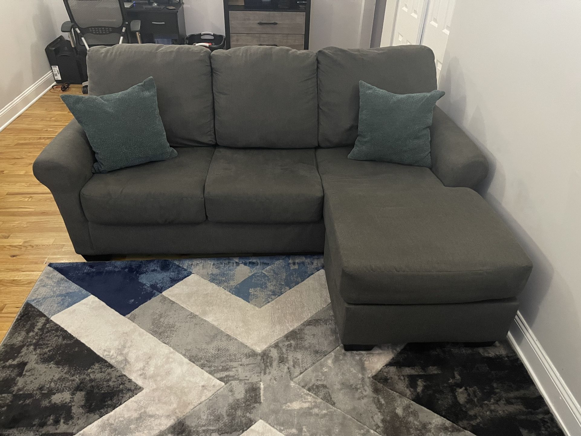Grey Sofa for Sale in Chicago, IL OfferUp